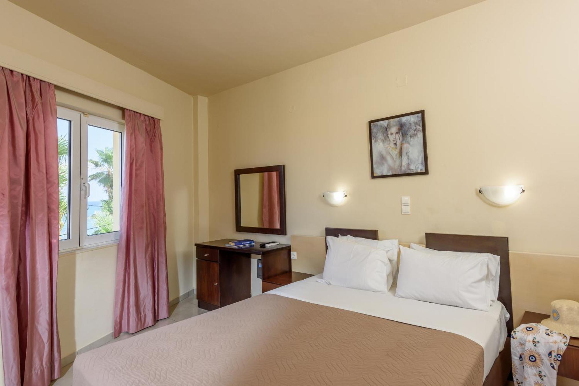 Eurohotel Theo Hotel Agia Marina Exterior foto