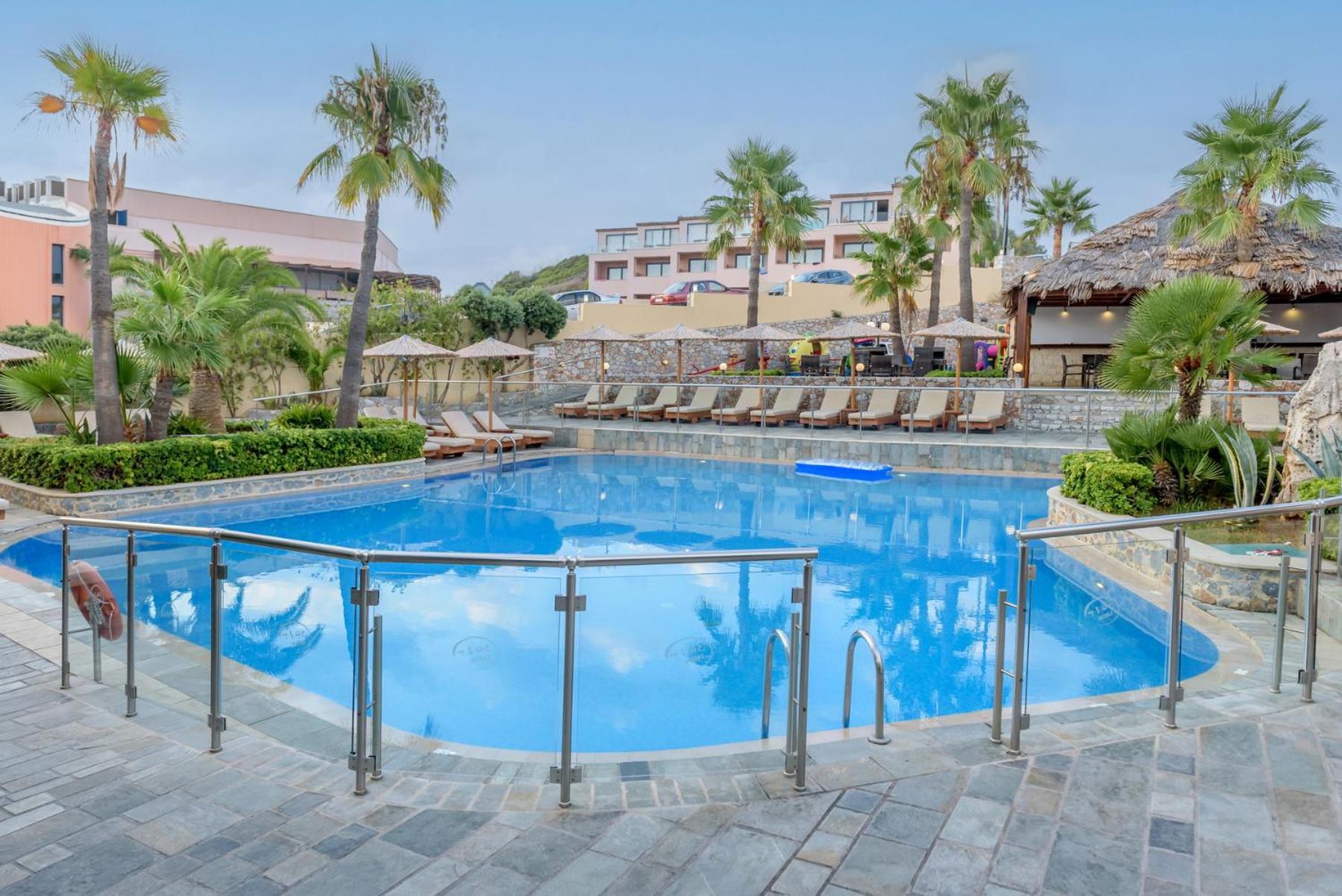 Eurohotel Theo Hotel Agia Marina Exterior foto